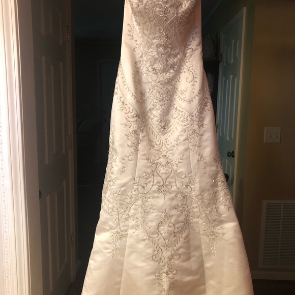 Dresses & Skirts - Size 6 - Cream Color - Fitted Mermaid Dress with Lots of Embroidery and Beadwork